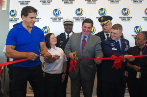 Aaron Warnick | the Duquesne Duke Mayor Bill Peduto cuts the ribbon to the first Pittsburgh Wizard World comic convention, flanked on his right by “The Incredible Hulk” star Lou Ferrigno